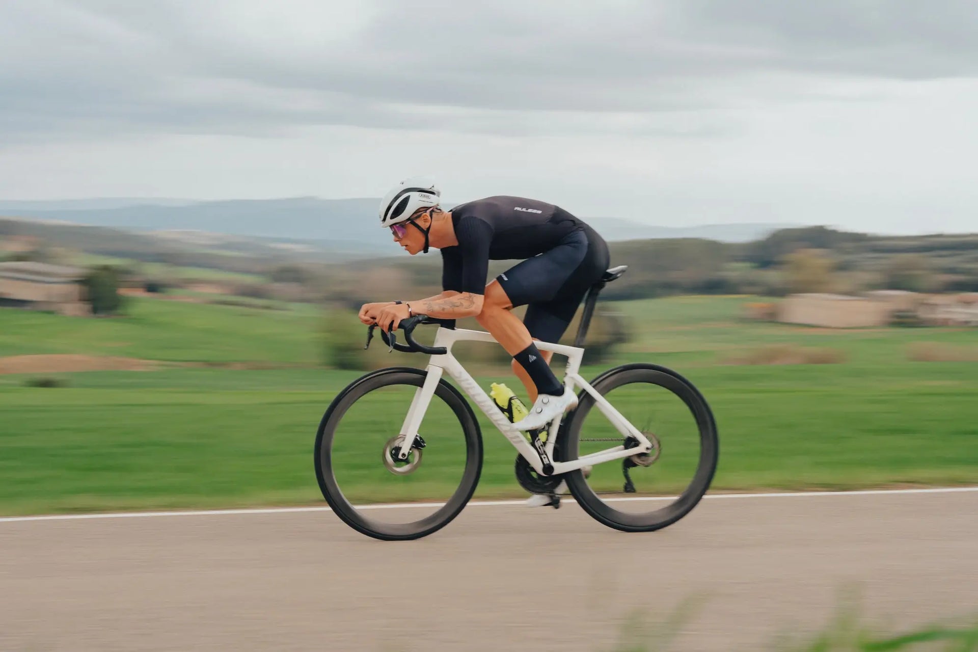 How to Select Aerodynamic Accessories for Track Bikes: Ultimate Guide